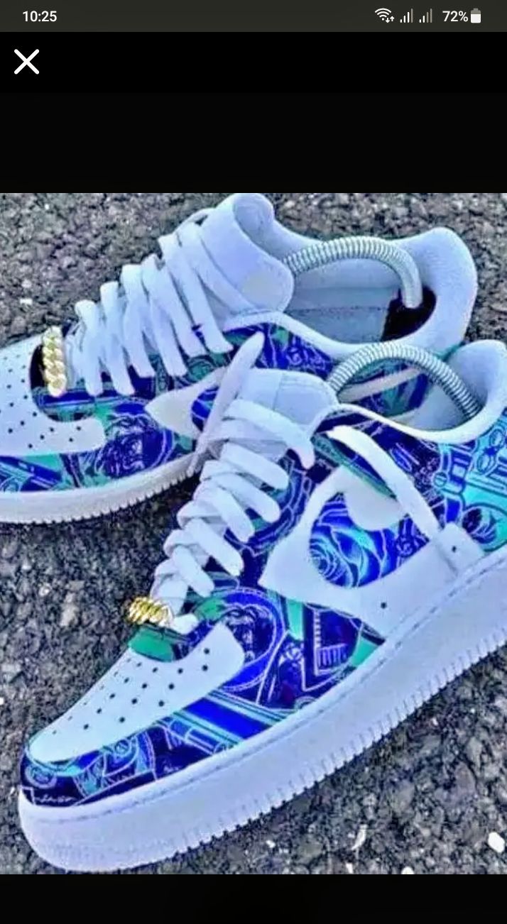 Sneakers